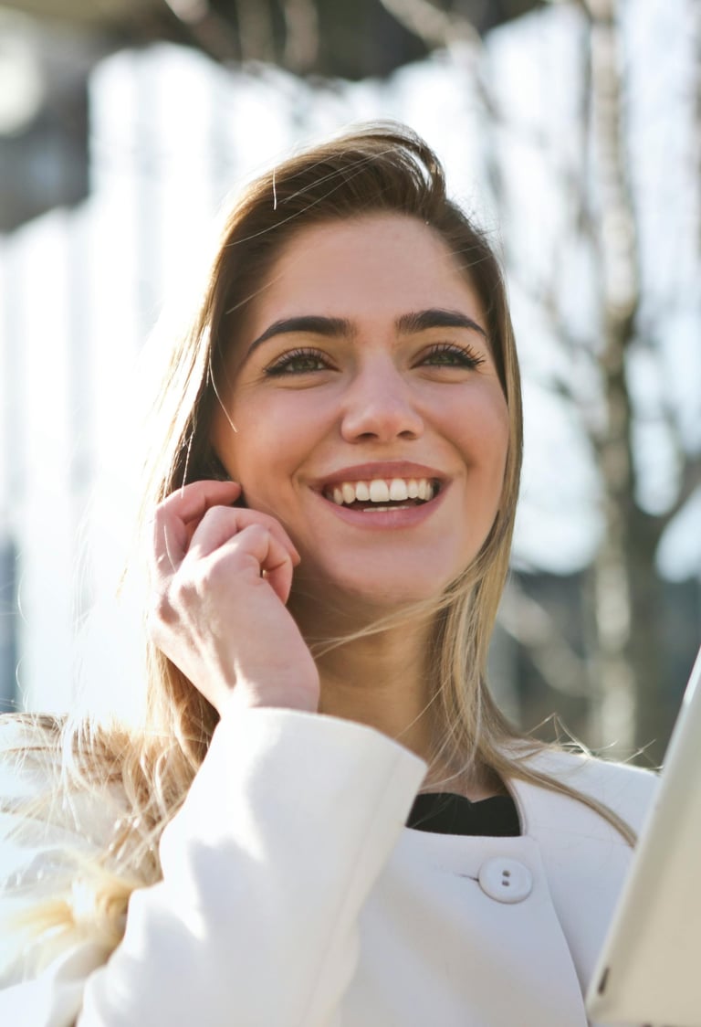 Smilling-young-businesswoman