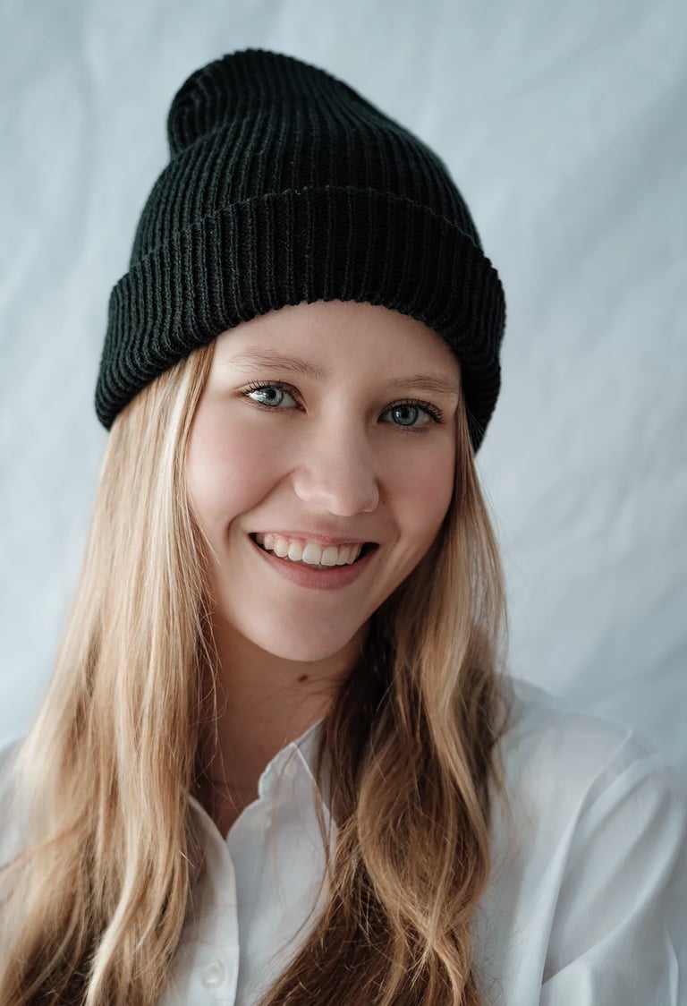 portret meisje met zwarte muts