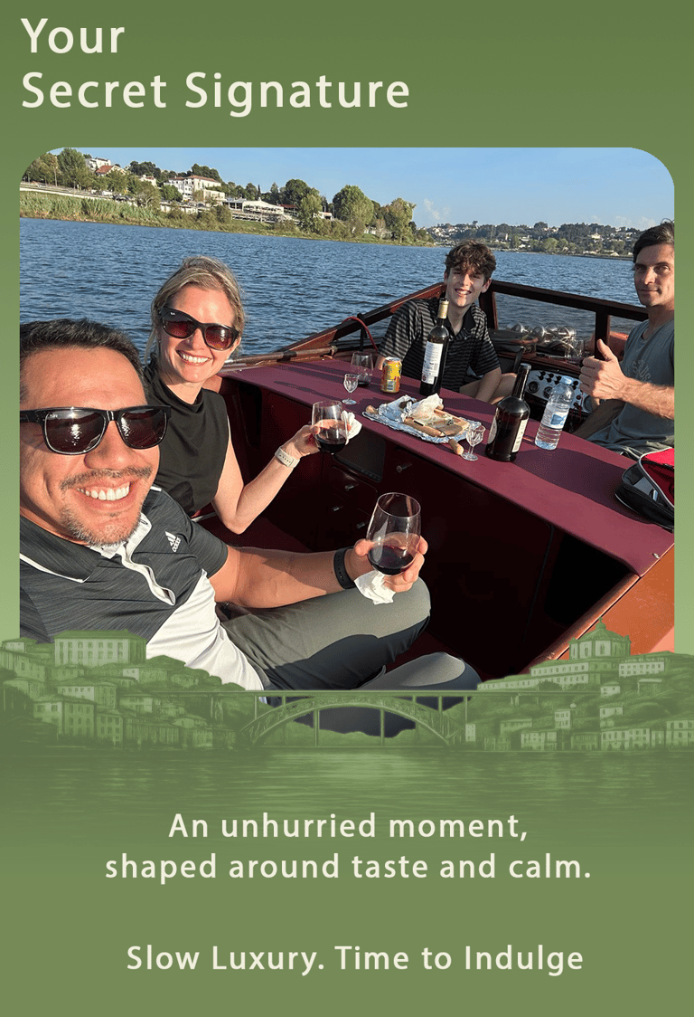 Eskrok private Douro boat experience for couples, relaxed wooden speedboat cruising with food and dr