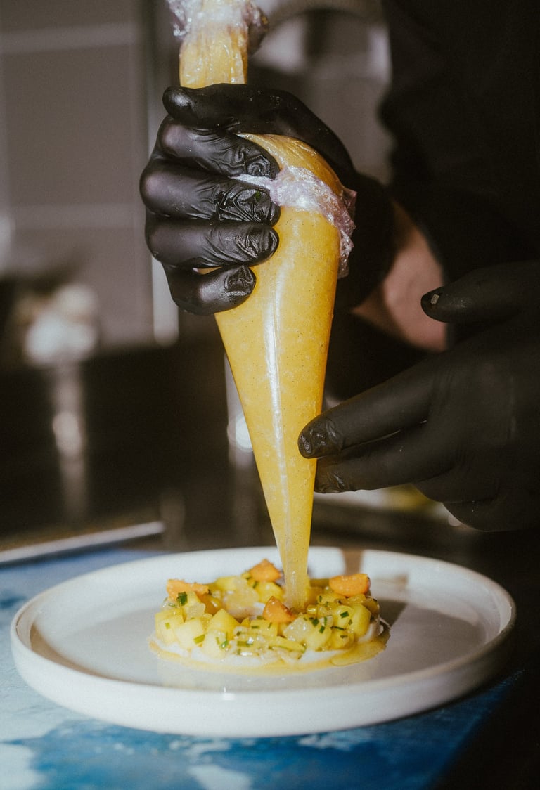 Douille dans la cuisine du restaurant Martin Paris