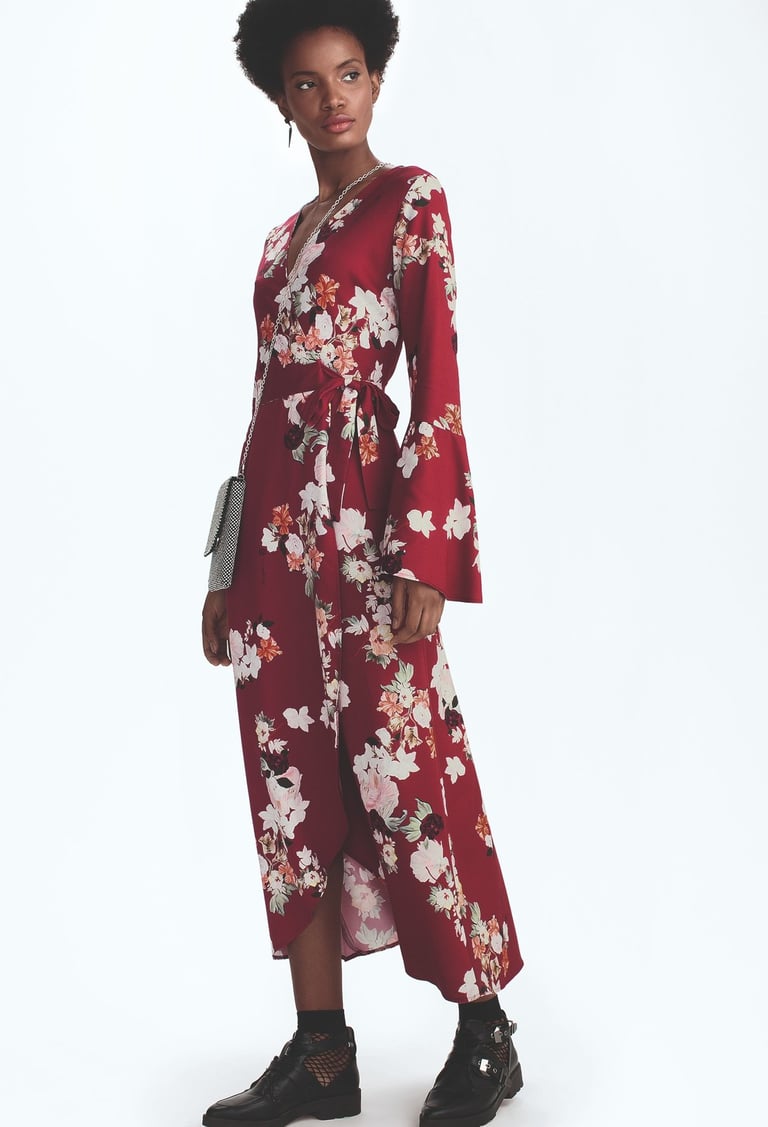 Vestido longo de estampa exclusiva em estilo oriental contemporâneo com peixes e flores