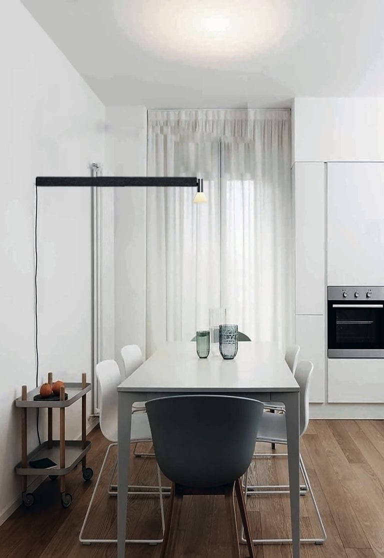lampara 2092w iluminando mesa blanca comedor con sillas