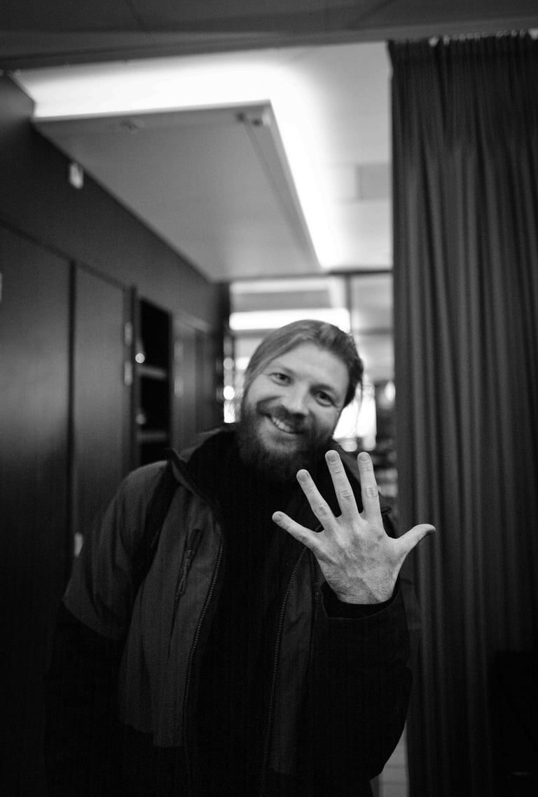 Pianist Denis Kozhukhin backstage in TivoliVredenbrug Utrecht photo by Peter Tra