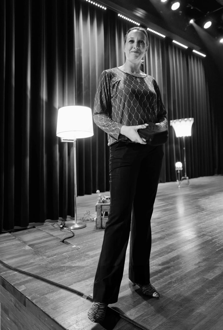 Violinist Maria Paula Majoor backstage in TivoliVredenbrug Utrecht photo by Peter Tra