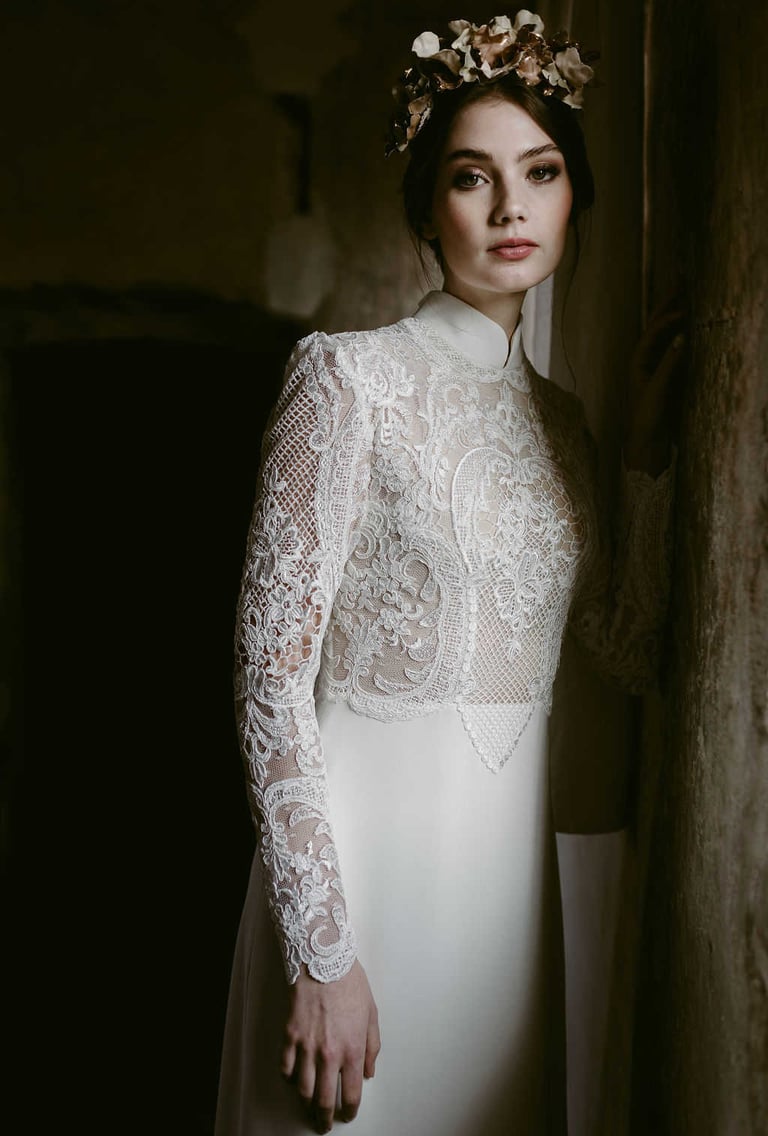 robe de mariée en cady de soie et dentelle
