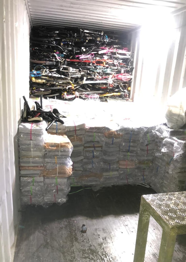 container is being loading by MAJ Trading Co LTD to ship it from Korea to Afghanistan 