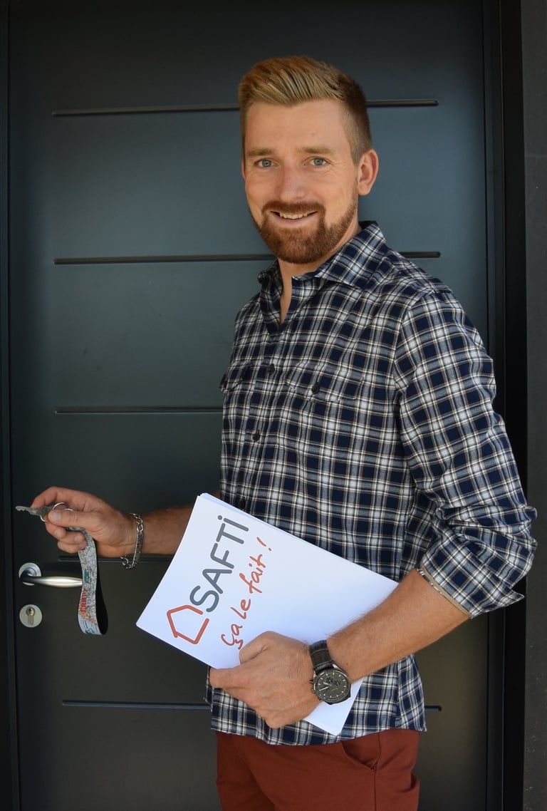 a man holding a sign that says,'i am sorry to see the sign