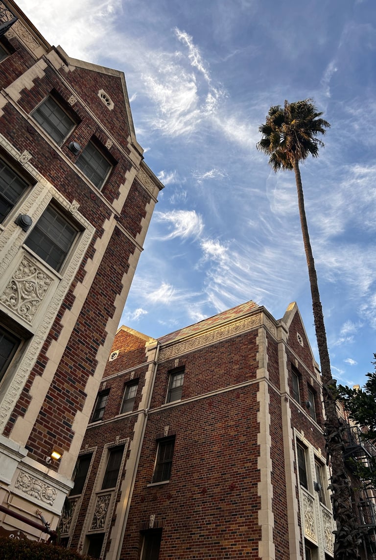 Psychic Tarot Readings in Los Angeles 90036 building