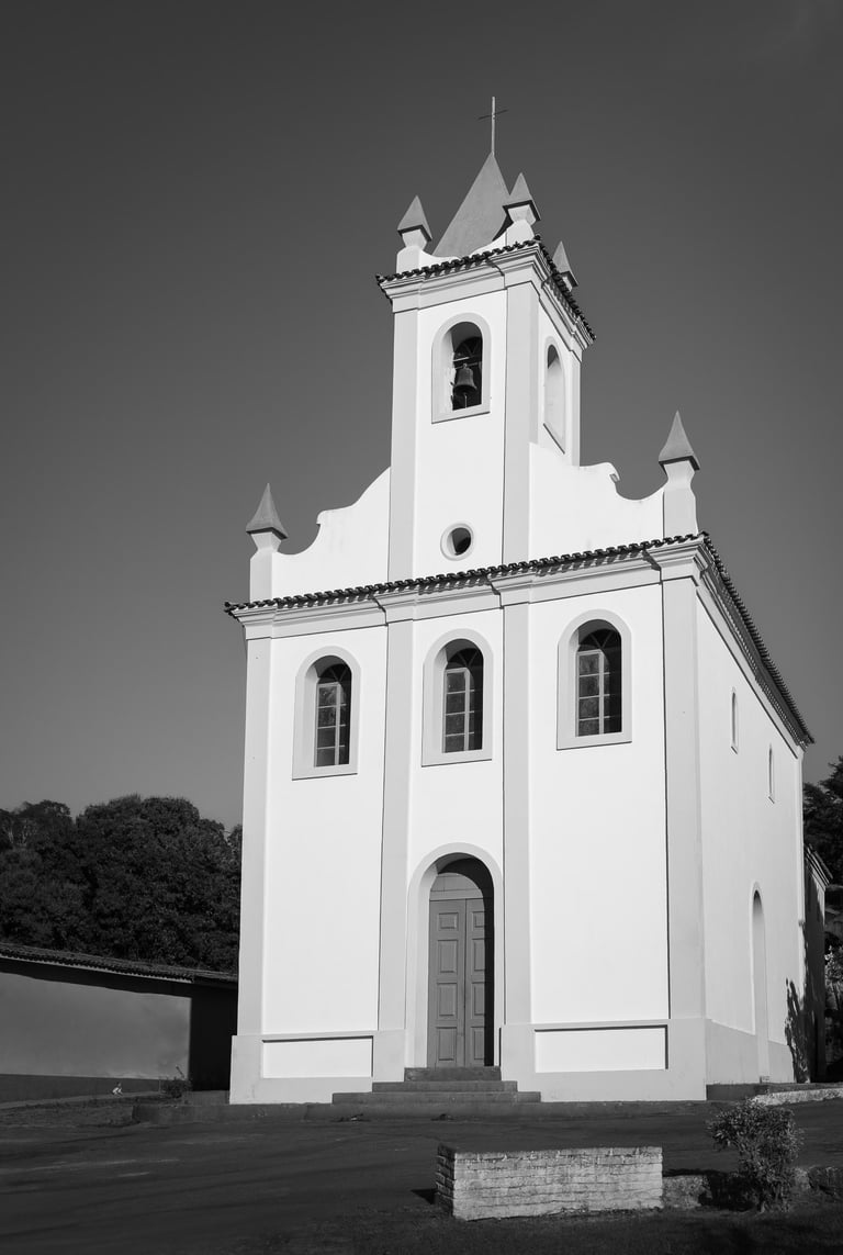 Fotografia autoral com a Capela do Rosário em Onça de Pitangui/MG para Fine Art e decoração interior