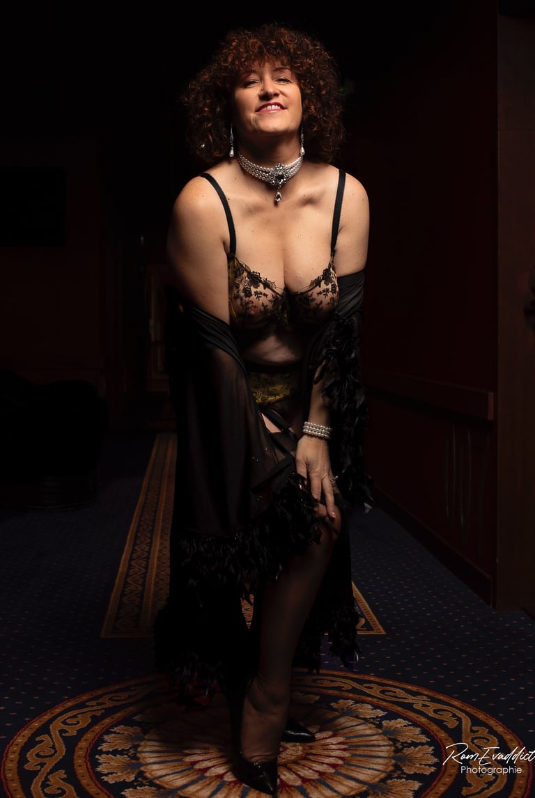 Shooting, glamour, cabaret, burlesque, plumes, strass, paillettes