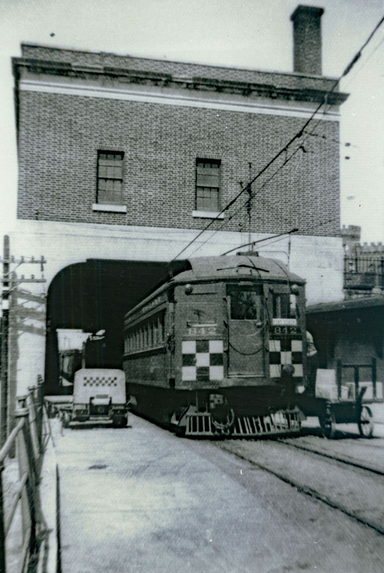 LE&N train and station