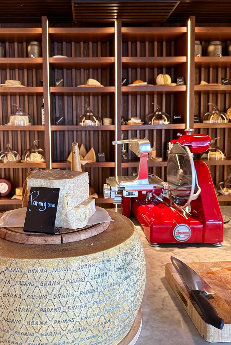 kudadoo maldives cheese room