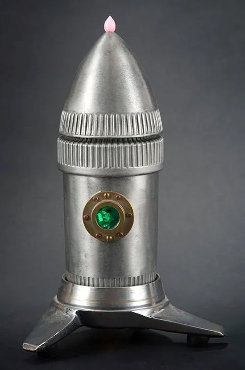 Assemblage rocket sculpture named Rocket by artist Tal Avitzur, image 1.