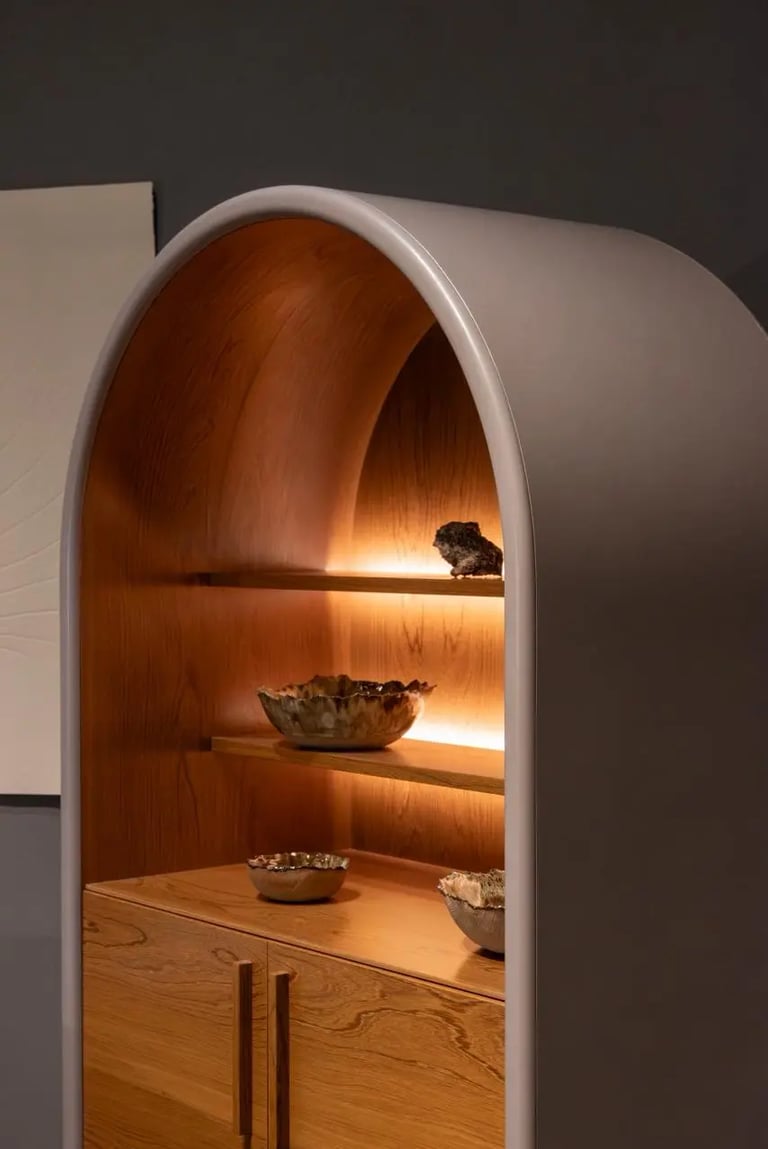 Mueble de diseńo en madera con accesorios de piedra de la colección Darkhouse