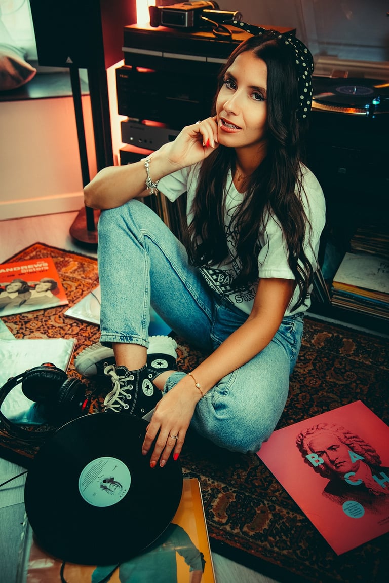 Portrait photo intimiste capturez en intérieur dans un cadre relaxant et calme, autour de Pau.