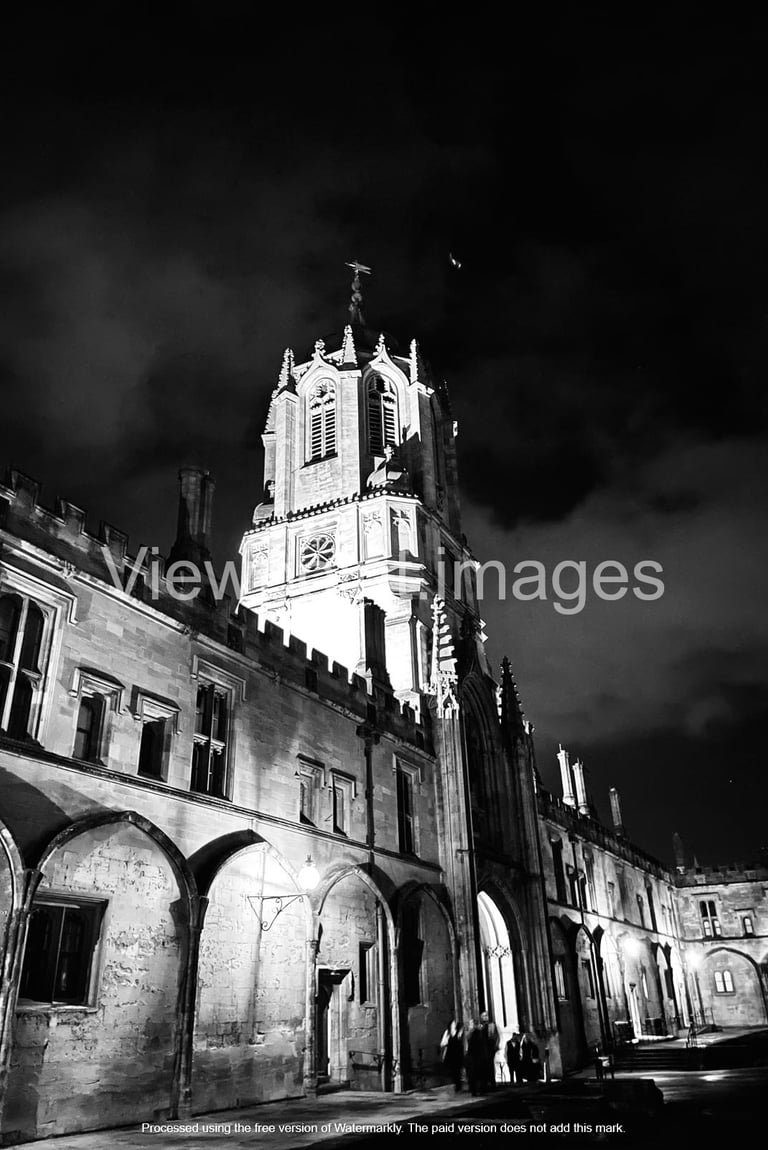 Black and white night view of Tom Tower and Christ Church College at Oxford University.