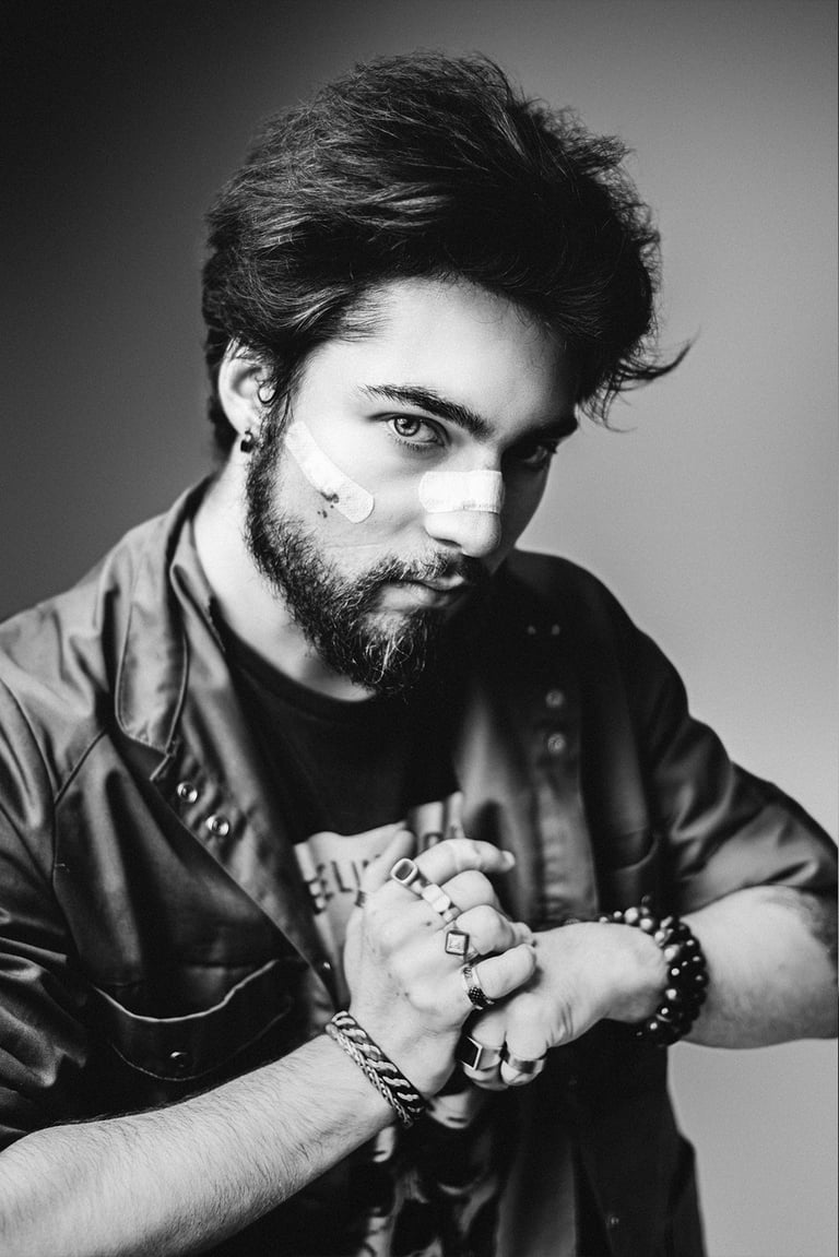 Portrait en photo qui veut en découdre, photo noir et blanc créer par un photographe et vidéaste dans un studio photo à Pau.