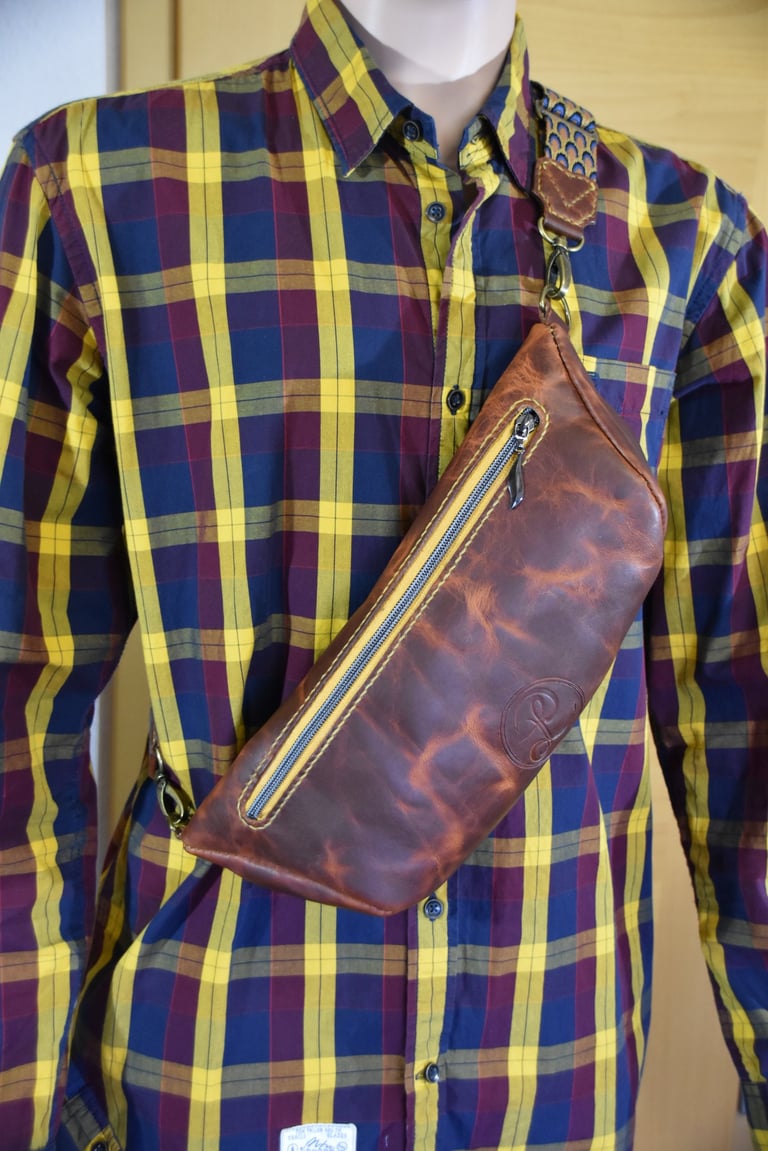 Cross-Body Tasche mit edlem Pull-Up Rindsleder. Handarbeit vom Leder Loho aus Angelbachtal