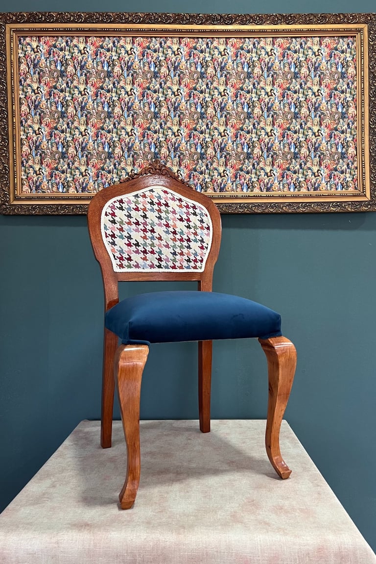 Restauración integral silla isabelina canaria con tapicería en terciopelo y loneta algodón. Tenerife