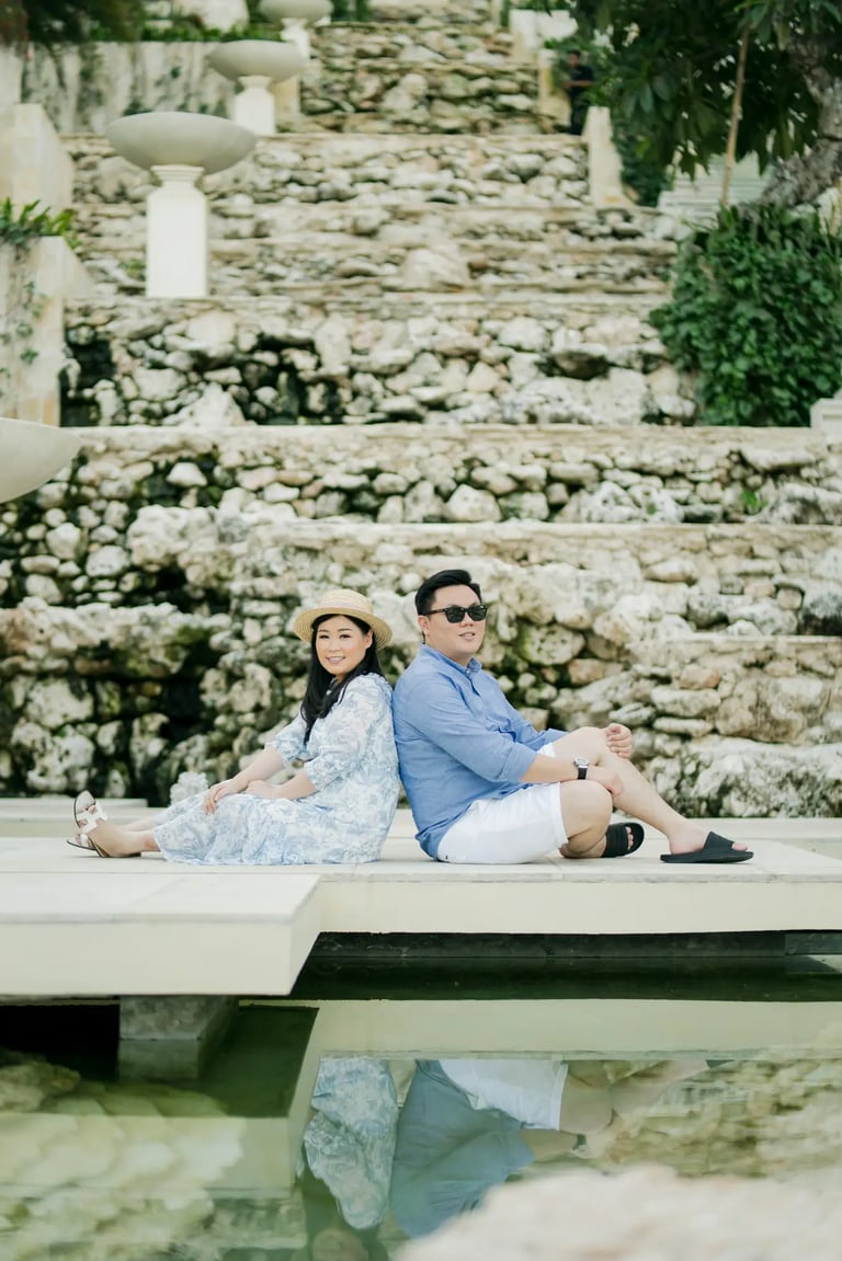 the-apurva-kempinski-grand-staircase-couple-embracing