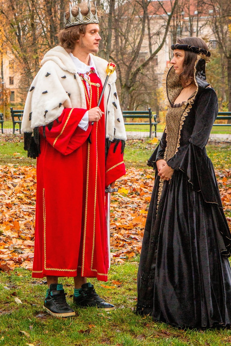 Vyriskas karaliaus kostiumas ir Renesanso suknele moteriai