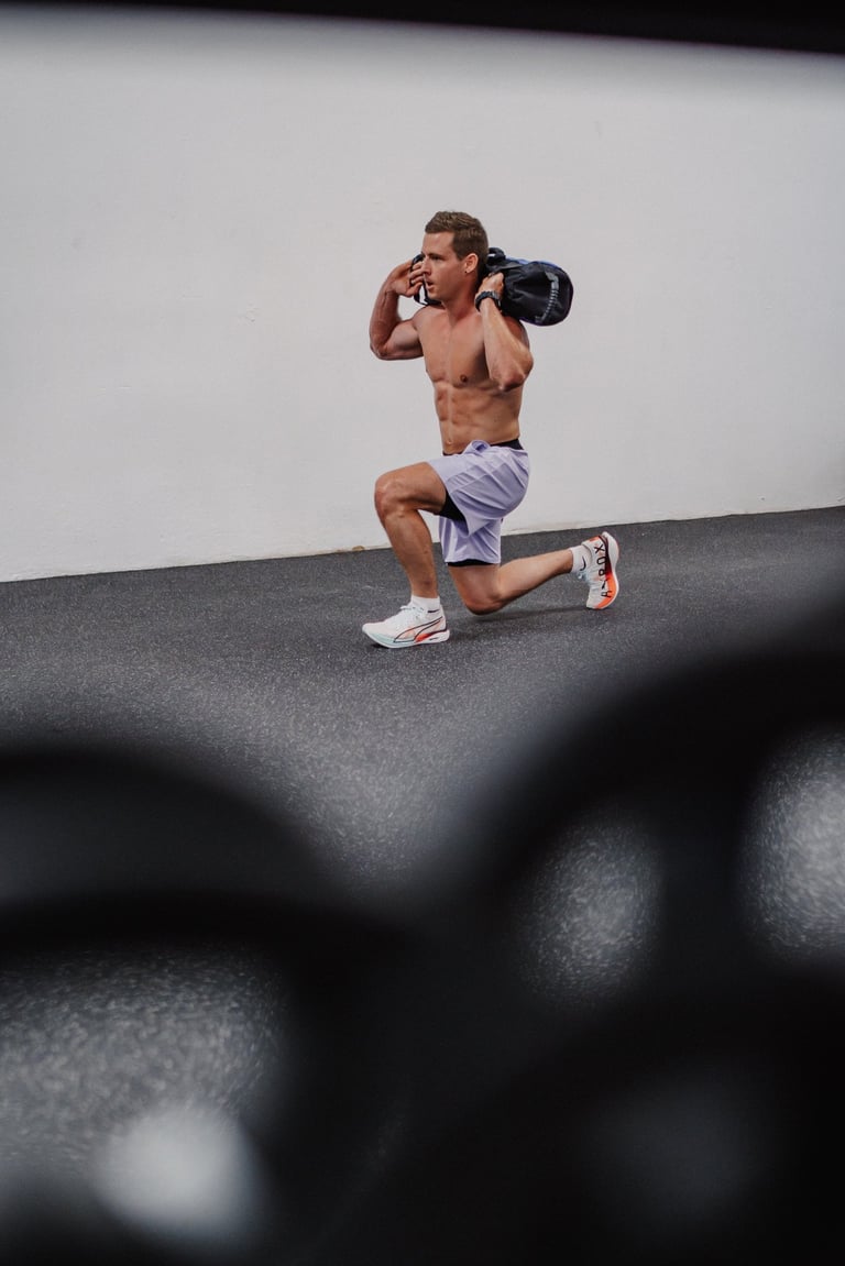 Jeune homme pratiquant de l'hyrox à Pau chez Valkaia