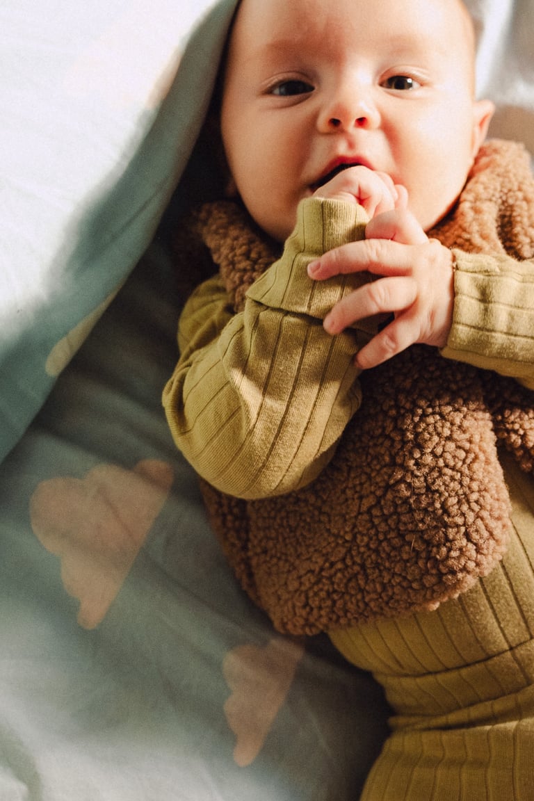 plan rapproché d'un portrait de bébé 