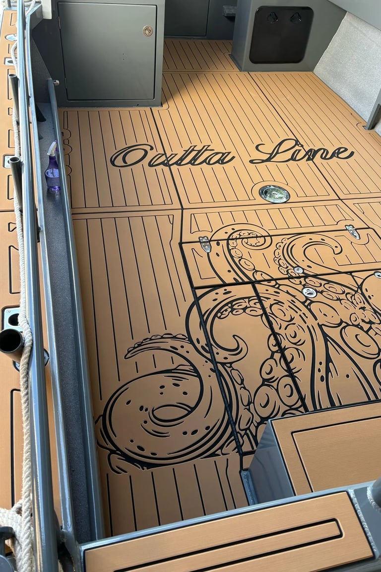 Brodska paluba prekrivena EVA tikovinom U-dek sa zanimljivim dezenom