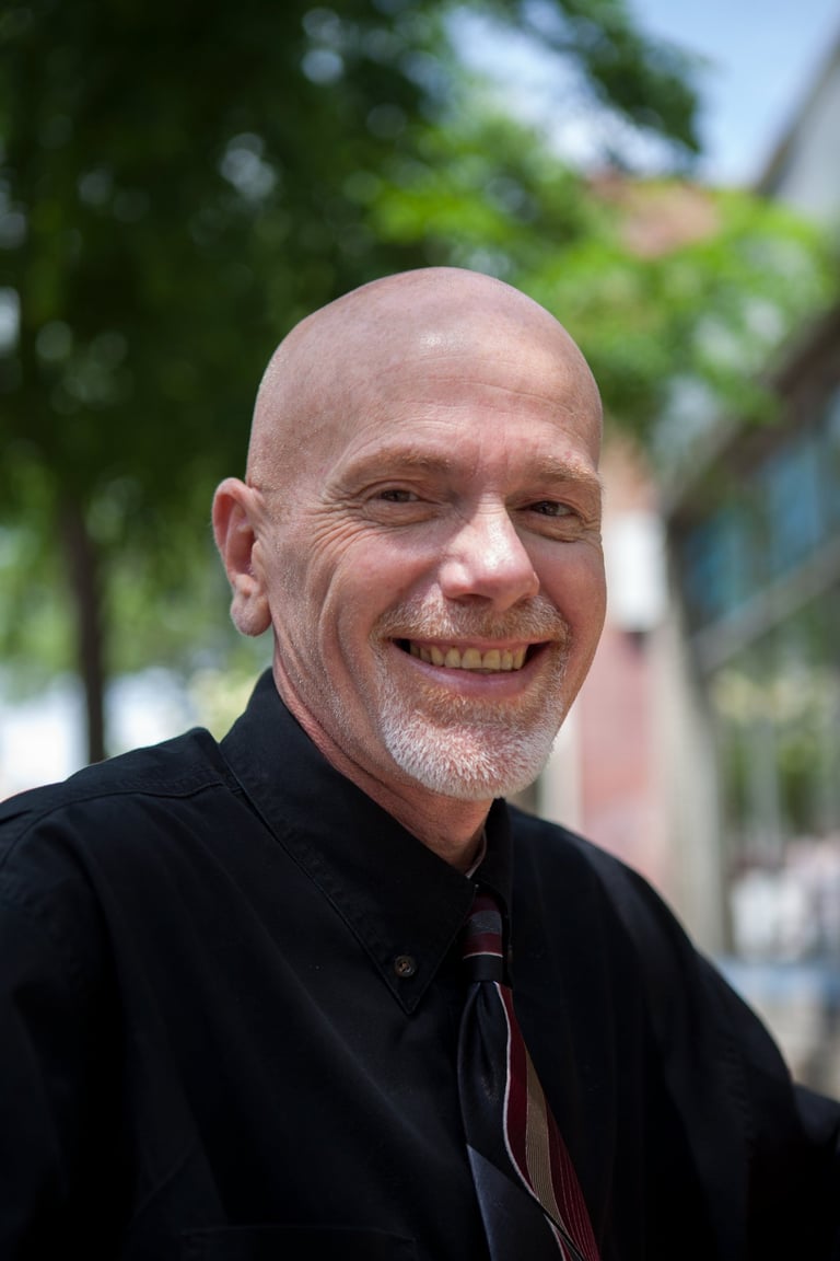 Headshot of Ed Thomas