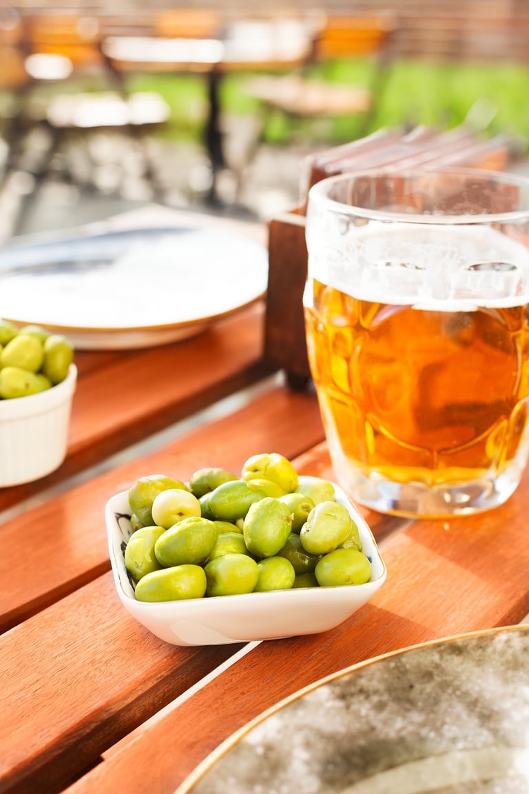 Zielone Oliwki Czupadeos jako tapas z Piwem