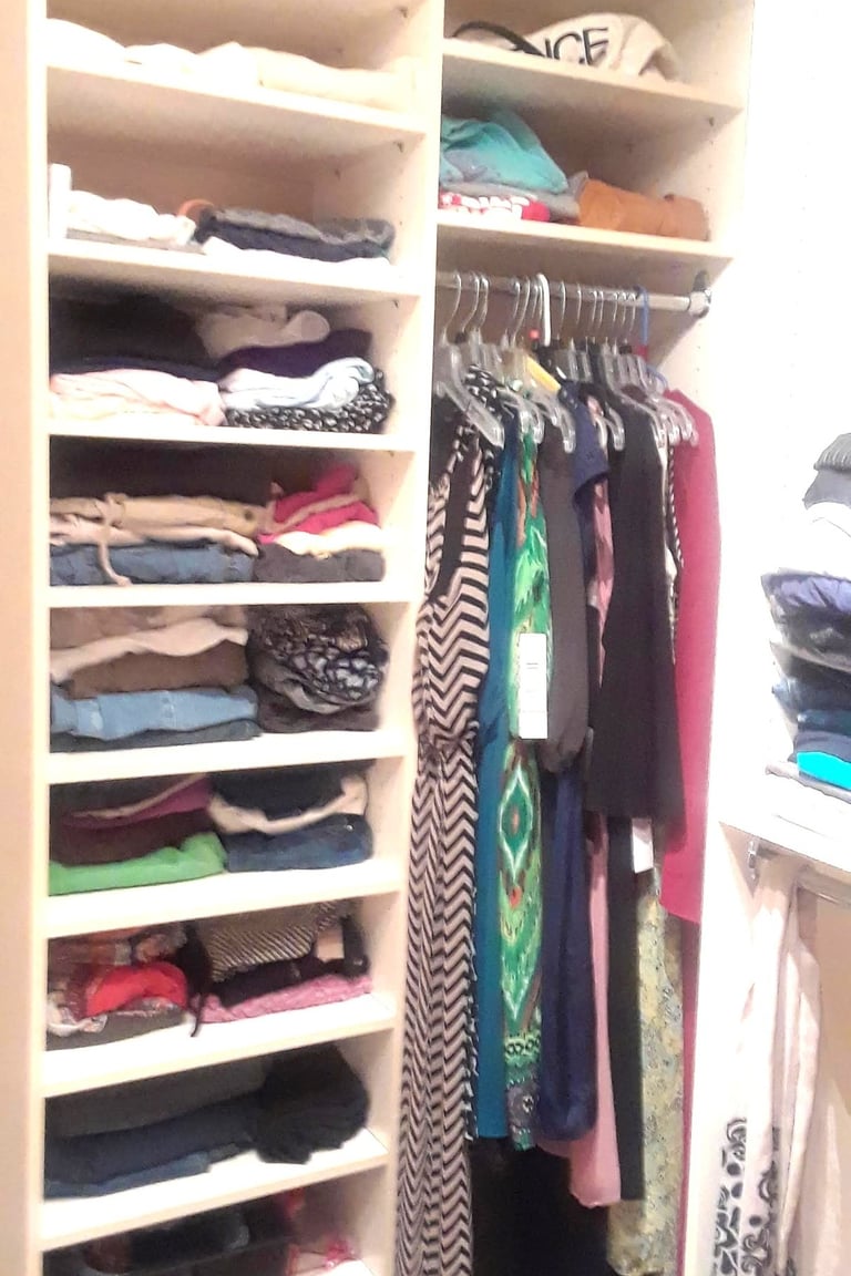 travel wardrobe professional luggage packing personal color color palette www.avetsprecision.com
