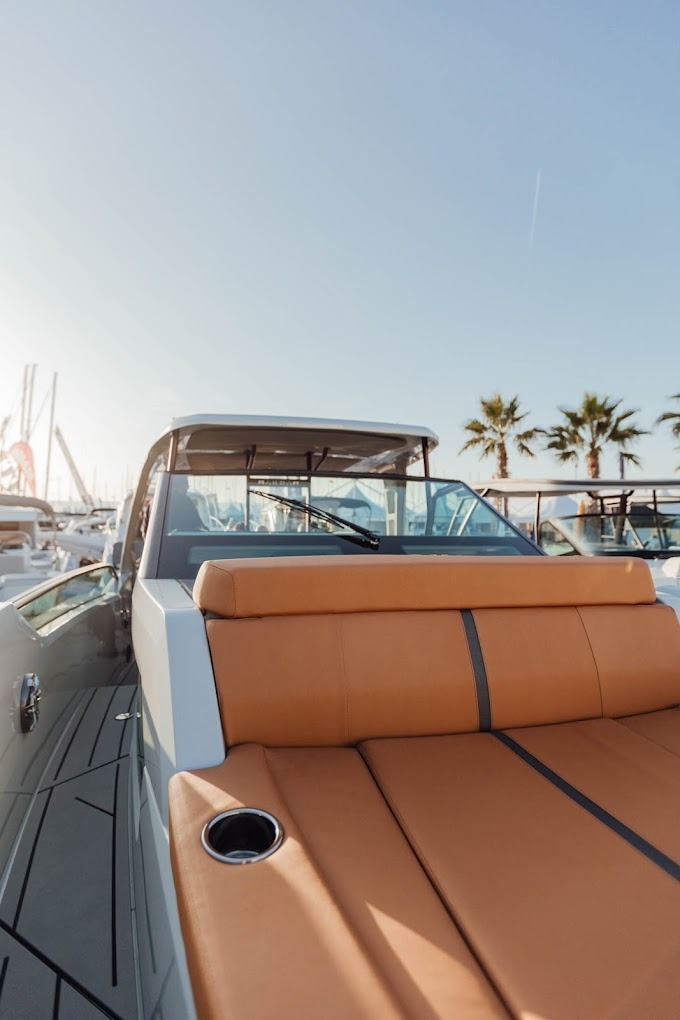 Beautiful leather boat front, perfect for sunbathing.