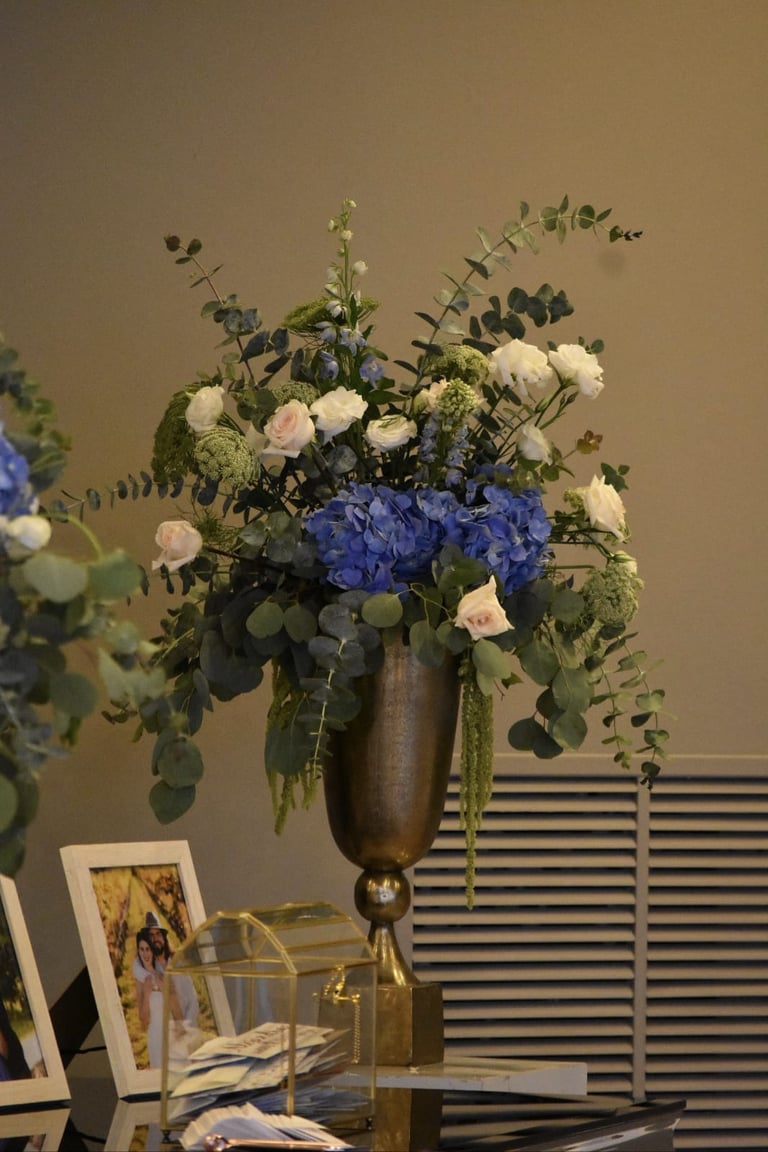 Decoración mesa de bienvenida diseño floral Amor de Flores