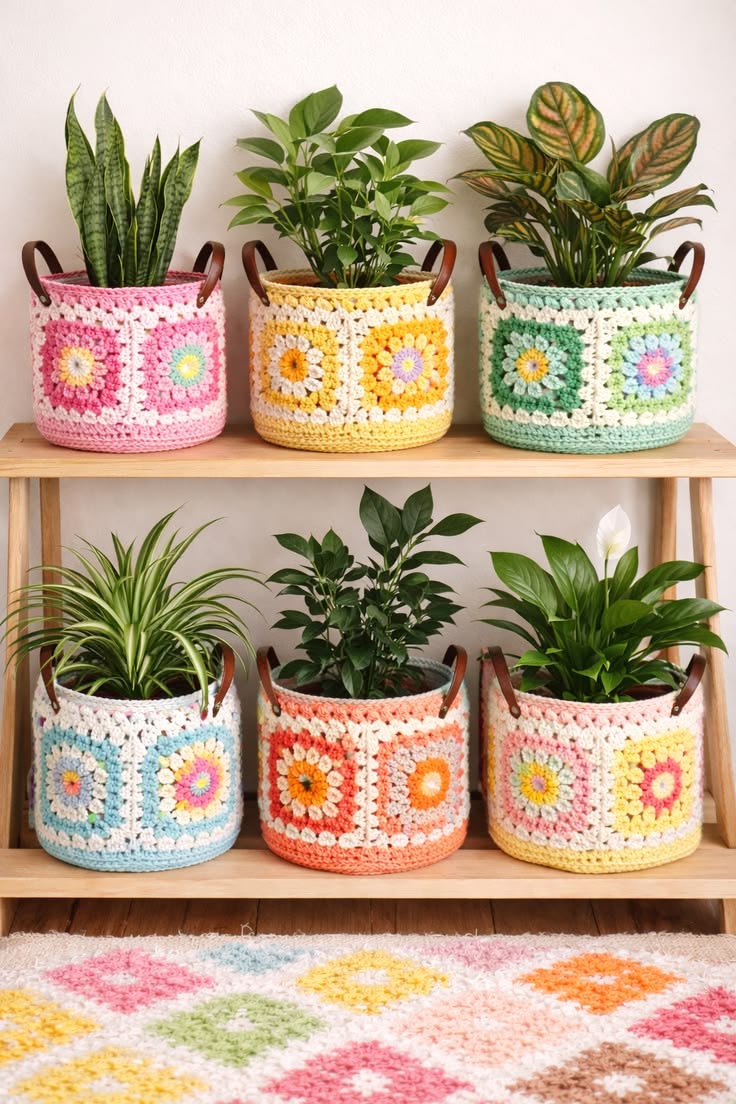 porta macetas hechas a crochet, técnica granny, multicolor