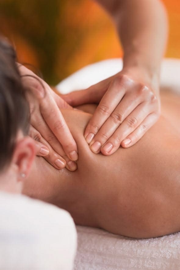Massage  dos, épaules et cou - Medi Kiss Dermaclinic Bruxelles