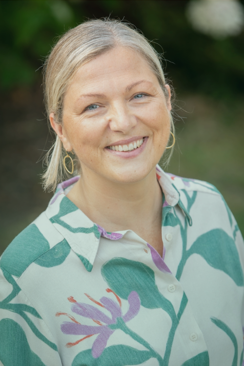 Iris Van Belleghem, bereikbaar voor een vrijblijvend kennismakingsgesprek