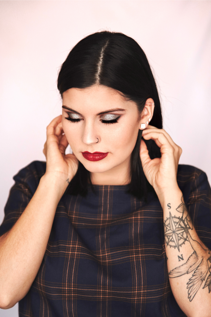 femme maquillée professionnellement