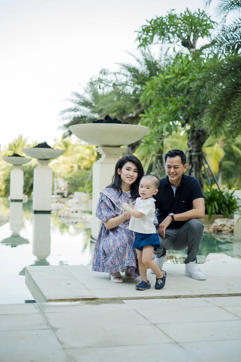 Family photography session beside the reflection pool at The Apurva Kempinski Bali in Nusa Dua