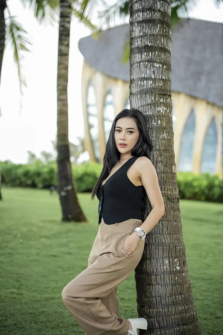 Portrait photography beside the iconic chapel at The Apurva Kempinski Bali