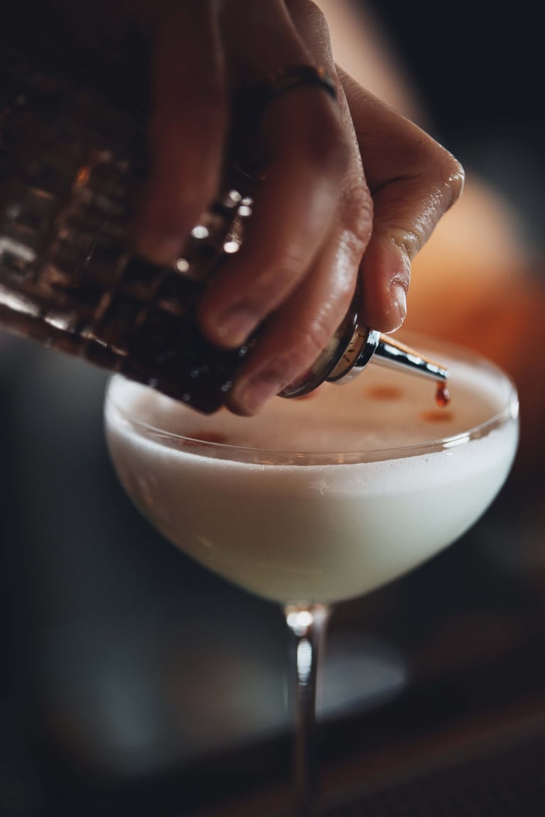 Decoración de cocktail o cóctel pisco sour