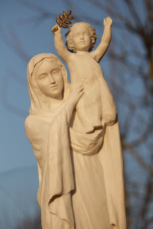 Notre Dame de France statue de la vierge Pèelerine