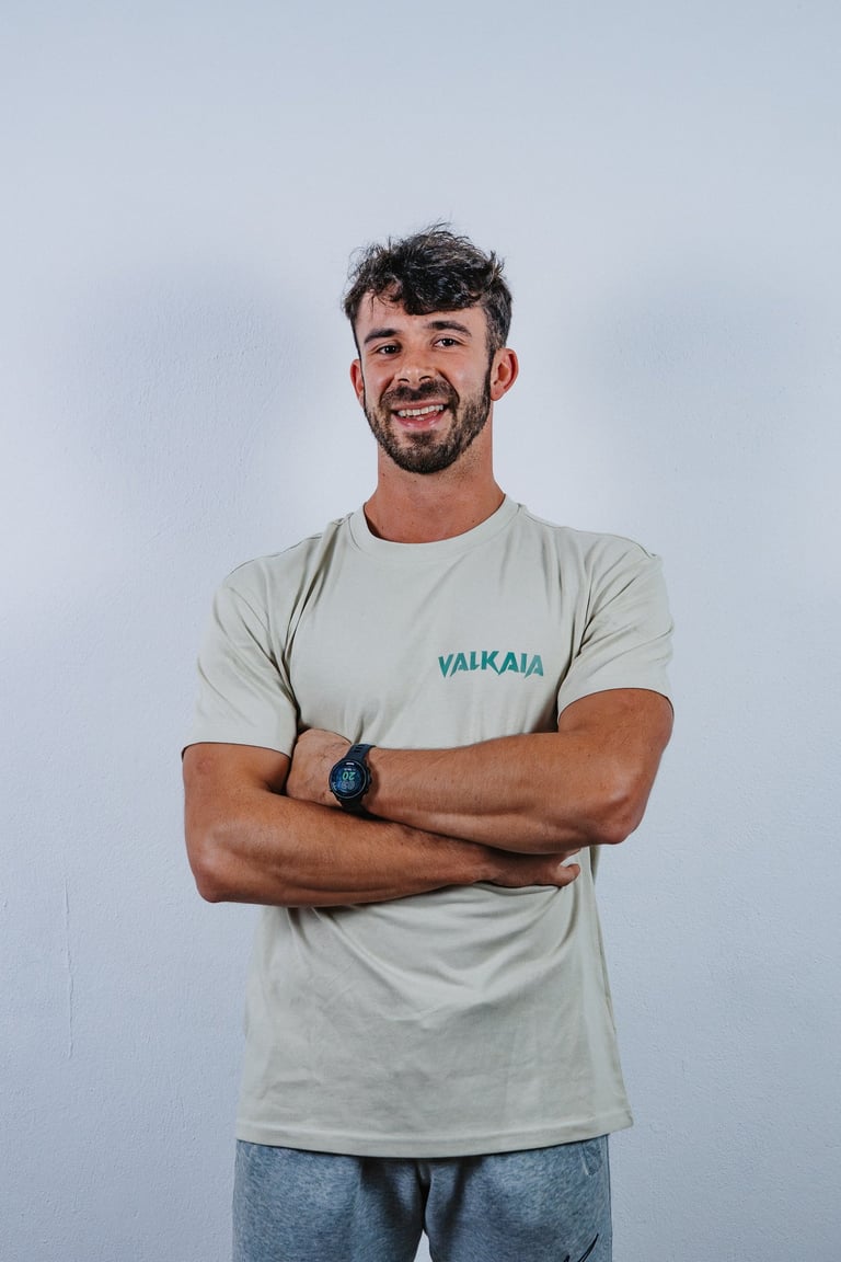 Photo présentant un homme brun, rejoignant l'équipe de la salle de sport, Crossfit et Hyrox de Pau