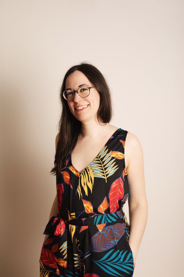 professional coach manef - Marie-Aurélie Nef standing