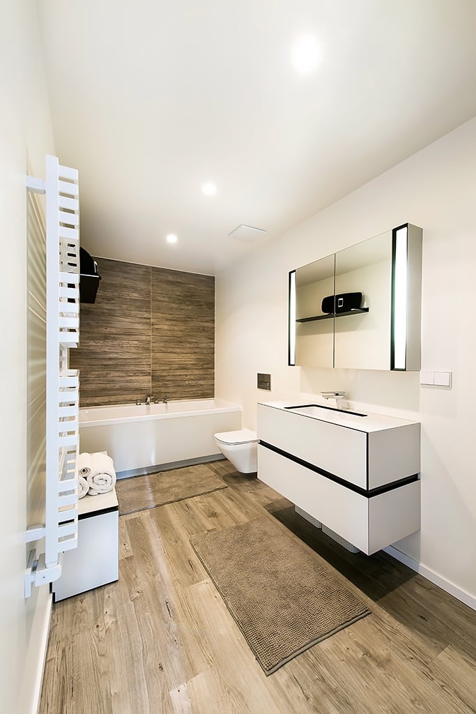 vinilo grindys vonioje