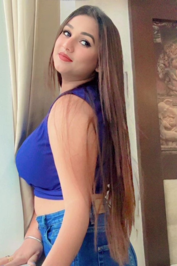 alt="Relaxing home spa session with experienced female therapist in Noida"