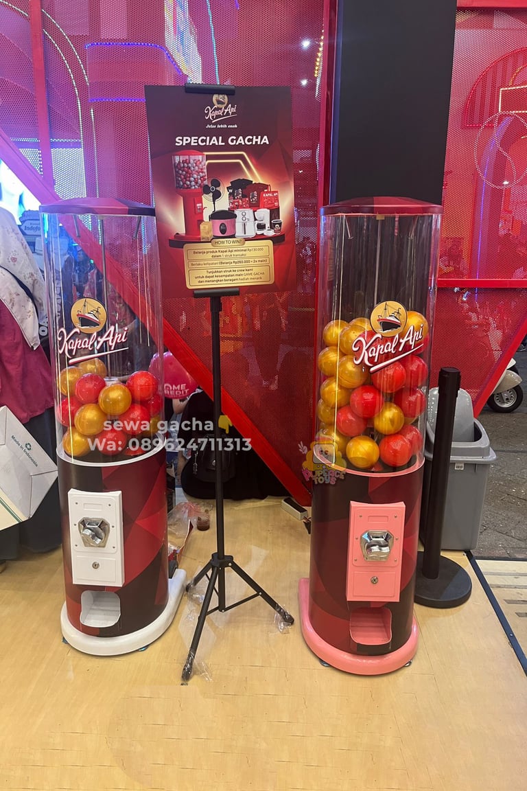 sewa mesin gachapon putih small di Jiexpo Kemayoran
