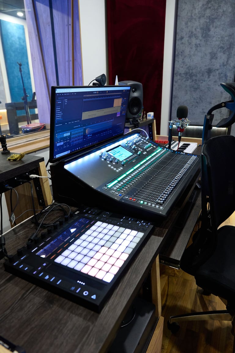 consola de grabación y live streame estudio monochrome records