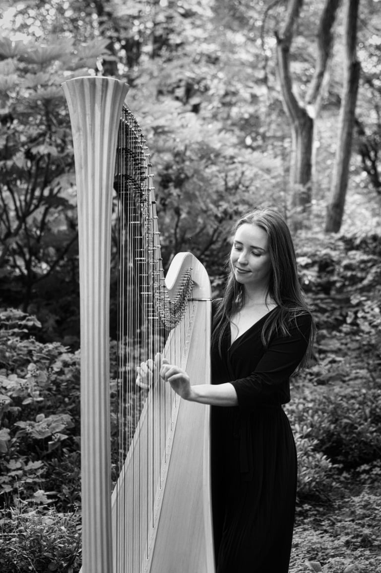 Elinor performing the harp
