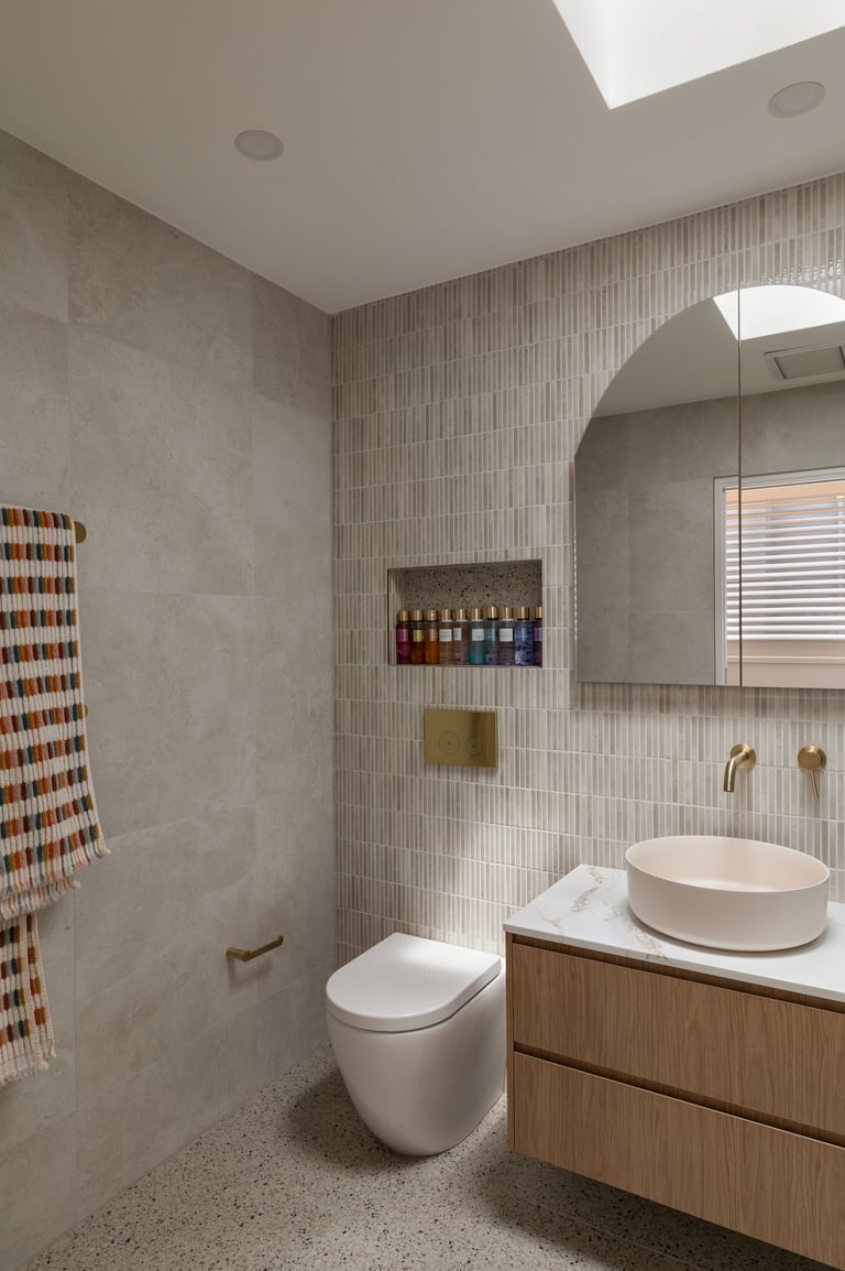 salle de bain, luxe, lumière douce, matériaux