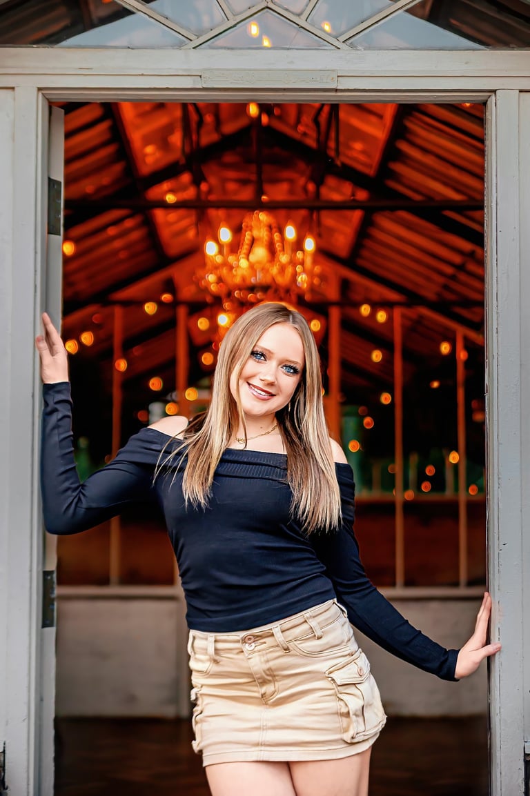 Lititz PA Senior pictures at Historic Shady Lane by a Lancaster PA senior picture photographer